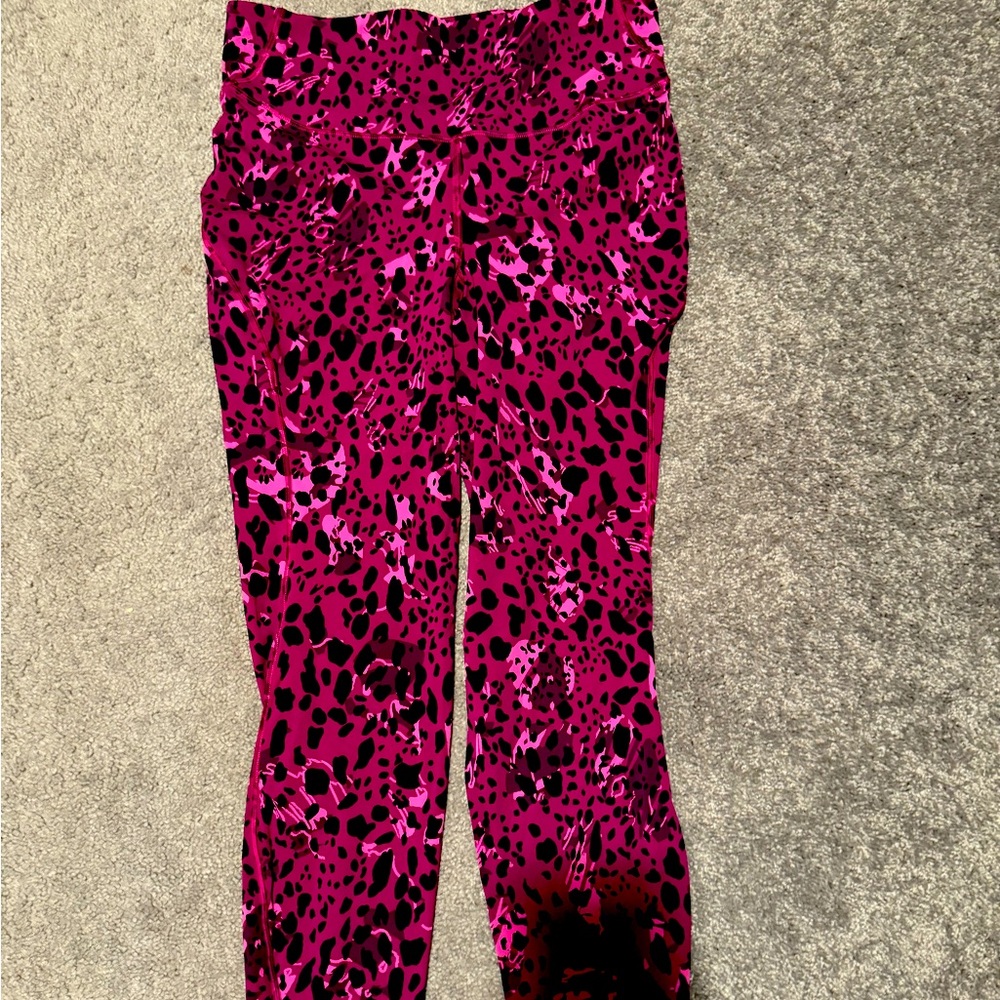 Lululemon base pace 25” size 10. Like new.